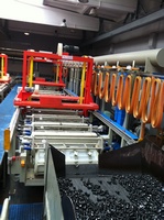 Unit of feedin raw fixture with a vibrating hopper equipped with industrial scales